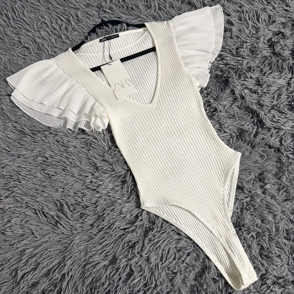Zara Ribbed Ruffle Sleeve Bodysuit - Picture 3 of 10